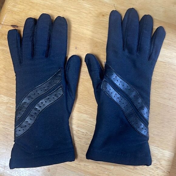 80’s Sheer Energy Black Stretch Driving Gloves by Leggs - Picture 2 of 2